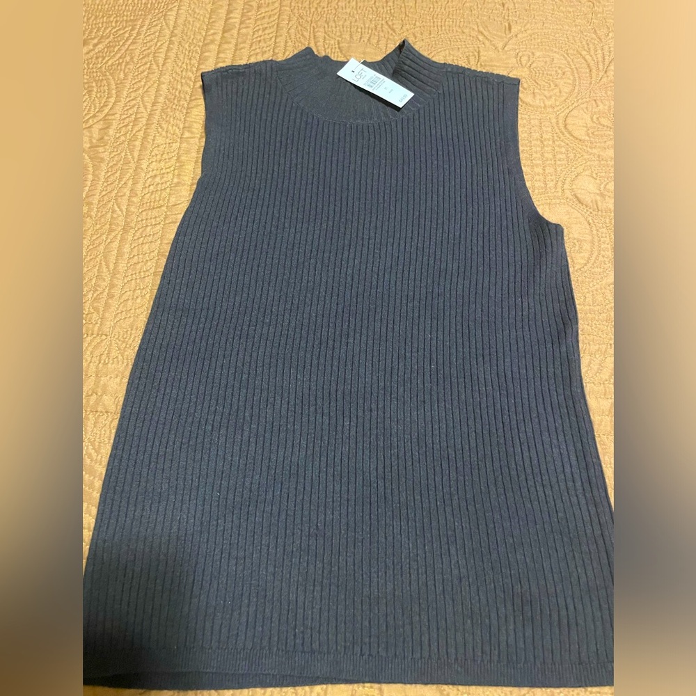 LOFT Outlet navy blue mock turtleneck sleeveless sweater. Size Medium Petite NWT